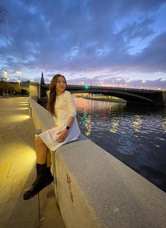 Sara - escort in Dubai Photo 2 of 5
