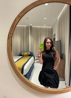 Sara - escort in Dubai Photo 3 of 5
