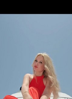 Sara - escort in Dubai Photo 2 of 9