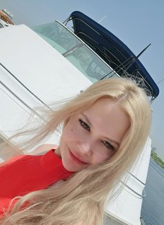 Sara - escort in Dubai Photo 4 of 9