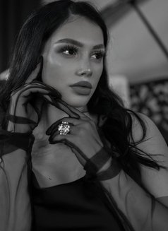 Sara - puta in Dubai Photo 2 of 10