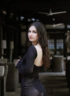 Sara - escort in Dubai Photo 3 of 5