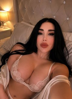 Sara - escort in Kolkata Photo 1 of 6