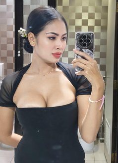 Sara Sexy Girl - puta in Al Manama Photo 1 of 5