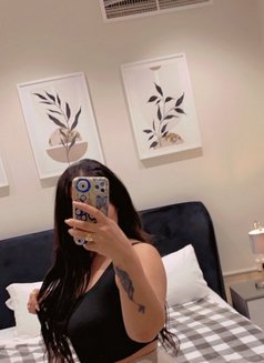 Sara - puta in Dubai Photo 1 of 2