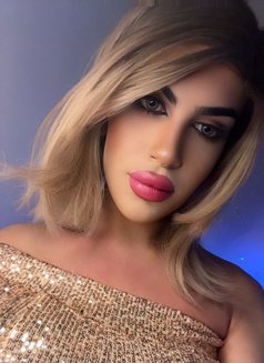 Sara - Transsexual escort in Beirut Photo 2 of 5