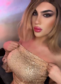 Sara - Transsexual escort in Beirut Photo 3 of 5