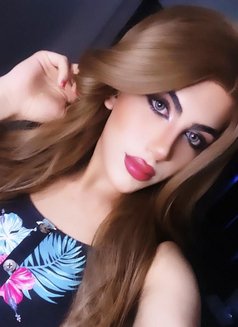 Sara - Transsexual escort in Beirut Photo 1 of 9