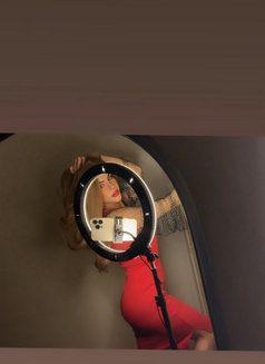 Sara - Transsexual escort in Beirut Photo 2 of 9