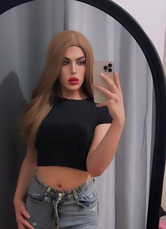 Sara - Transsexual escort in Beirut Photo 3 of 9