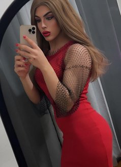 Sara - Transsexual escort in Beirut Photo 8 of 9