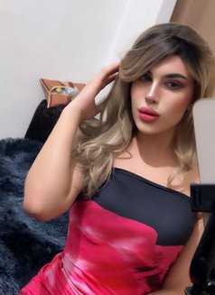 Sara - Transsexual escort in Beirut Photo 2 of 5