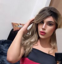 Sara - Transsexual escort in Beirut Photo 2 of 4