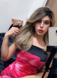 Sara - Transsexual escort in Beirut Photo 3 of 5