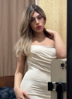 Sara - Transsexual escort in Beirut Photo 5 of 5