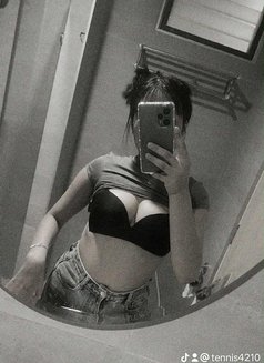 Sara - masseuse in Pattaya Photo 2 of 6