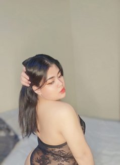 Sara - escort in Şalālah Photo 2 of 5