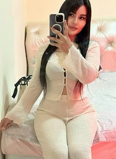 Sara - escort in Tirana Photo 4 of 5