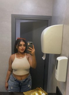Sara - puta in Dubai Photo 5 of 8