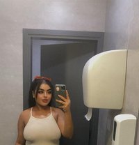 Sara - puta in Dubai Photo 5 of 6