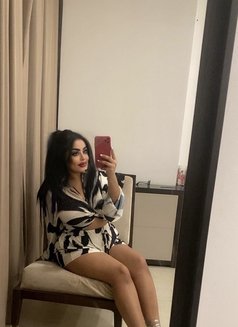 Sara - puta in Dubai Photo 7 of 11