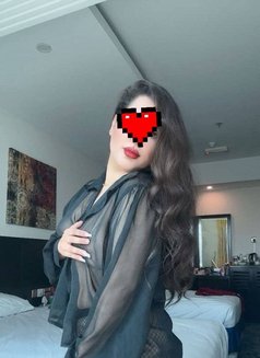 Sara - puta in Muscat Photo 1 of 5