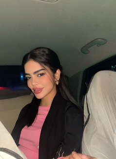 Sarah 340 - escort agency in Riyadh Photo 2 of 12