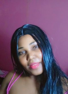 Sarah - escort in Riyadh Photo 2 of 5