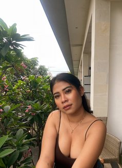 Sarah Bae - puta in Singapore Photo 8 of 14