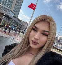 Sarah Big Candy - Transsexual escort in İstanbul Photo 15 of 16