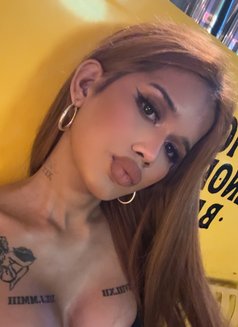 Sarah Bluee - Transsexual escort in Bali Photo 1 of 6