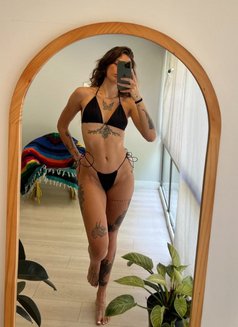 Sarah - escort in Southampton Photo 2 of 3