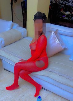 Sarah - escort in Cairo Photo 2 of 5