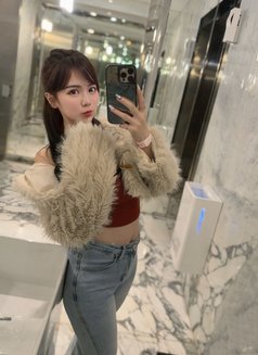 Sarah - puta in Guangzhou Photo 3 of 6