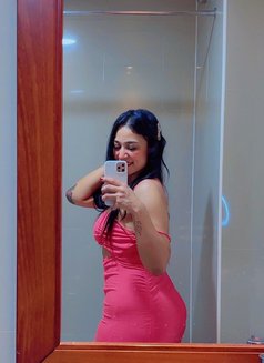 Sarah - puta in Dubai Photo 3 of 5