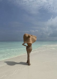 Sarah - escort in Al Ain Photo 1 of 3