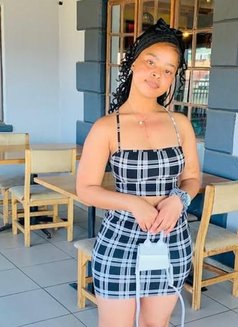 Sarah - escort in Candolim, Goa Photo 2 of 6