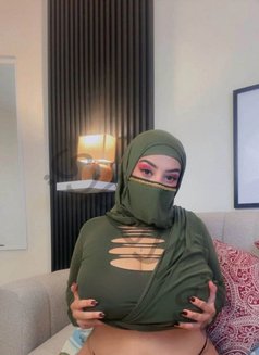 Sarah - escort in Doha Photo 3 of 4