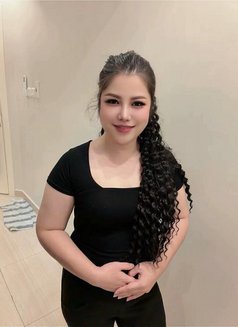 Sarah - escort in Khobar Photo 1 of 6