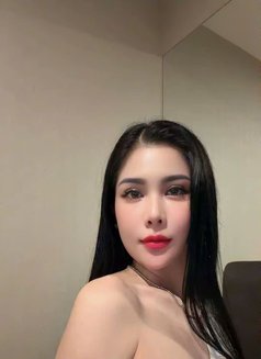 Sarah - escort in Amman Photo 5 of 6