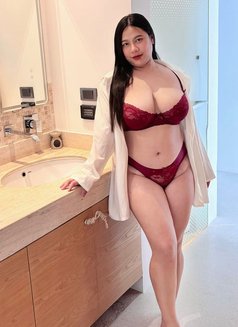 Sara - escort in Doha Photo 1 of 5