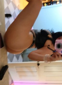 Sarah - escort in Cannes Photo 1 of 5