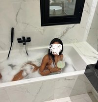 Sarah - escort in Muscat