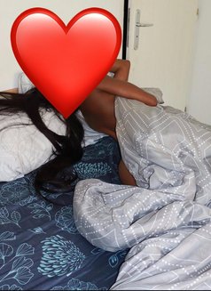 Sarah - escort in Muscat Photo 5 of 5