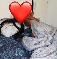 Sarah - escort in Muscat