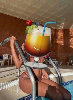 Sarah - puta in Muscat Photo 8 of 10