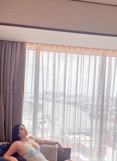 Sarah independent Nuru massage - puta in Dubai Photo 5 of 8