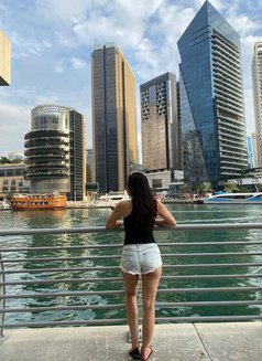 Sarah independent Nuru massage - puta in Dubai Photo 2 of 9