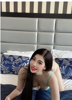 Sarah independent Nuru massage - puta in Dubai Photo 2 of 10