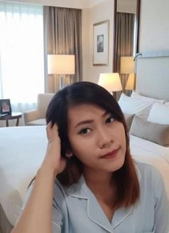 Sarah - escort in Singapore Photo 2 of 5